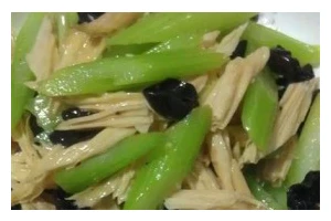 以西芹炒腐竹，美味又健康（一道简单易学的素菜佳肴）