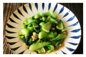 蒜蓉扒油菜的做法（口感清爽，健康美味）