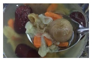 鱼胶排骨炖红枣枸杞，营养好滋味更佳（健康美食，让你吃出好身体）