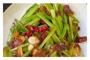 香芹粉皮炒肉做法大全（自制美味炒肉，让你成为厨房达人）
