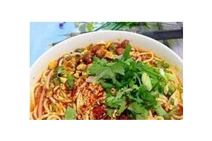 小面，原来这样简单（传承百年小面技艺，只需三步即可做出美味小面）