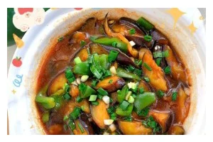 软烧茄子年夜饭（家庭年夜饭必备，品尝软烧茄子的美味）