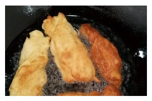 做法详解，手把手教你炸出酥脆油条（15个步骤，轻松掌握制作技巧）