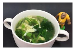 绿藻蛋花汤，营养又美味（用菠菜绿藻蛋花汤为家人保健）