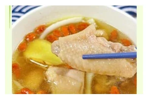 椰子肉炖鸡汤的家常做法（健康美味，轻松入菜）
