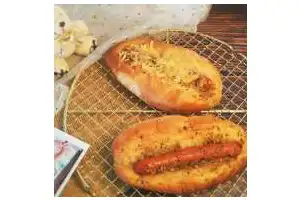 蒜香香肠热狗面包