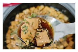 小葱豆腐微波炉食谱（美味健康，快速简单制作）