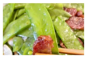 香肠炒荷兰豆，美味又健康（快手菜谱，10分钟搞定）