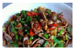香辣鸡杂碎的制作方法（一次性学会制作美味的鸡杂碎，享受口感与美食）