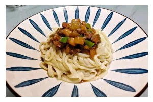 羊肉丁丁面的美味做法（一碗暖心暖胃的美食）