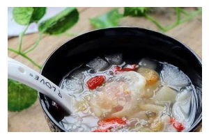 润肺养颜，轻松制作杏仁茶（健康生活从一杯杏仁茶开始）