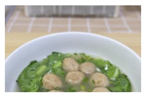 白菜肉丸子汤的制作方法（家常美食，营养丰富）