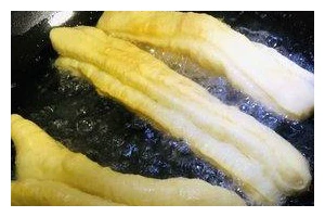 健康无铝，香脆美味（教你做口感极佳的健康大油条，满足你的味蕾需求）