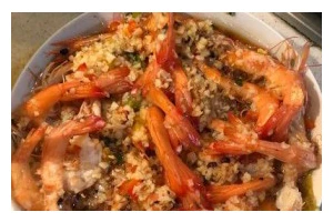 美味健康，蒜茸蒸开边虾，轻松DIY（教你如何轻松做出鲜美的蒜茸蒸开边虾）