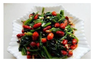 以新鲜香椿头和优质花生为原材料，手工制作香鲜可口的芝麻香椿头花生米