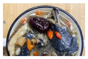 补气血乌鸡汤的制作方法（中药调理家庭健康）