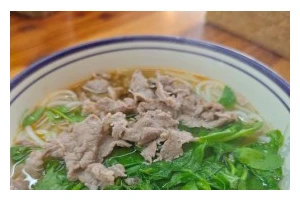 一碗清爽的薄荷豌豆奶油汤（做法详解，让你轻松制作）