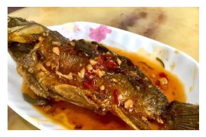 纸包烤鲈鱼，美味又健康（健康饮食的首选，纸包烤鲈鱼的制作方法）