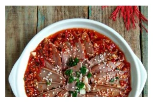 用蒜米烹饪美味猪舌子（以蒜米为主的烹饪法让猪舌更美味）