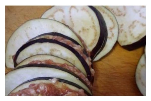 如何制作美味的烧茄夹（以烧茄夹的做法为主题，教你一步步制作口感丰富的烧茄夹）