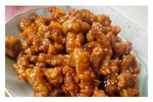家常糖醋肉丝的制作秘诀（口感独特，色香味俱佳的经典家常菜）