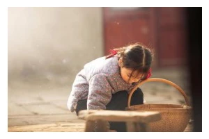手牵手，陪你走过每一段路（以手牵手，我们共同前行）