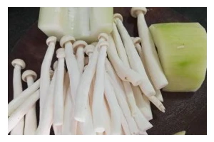 简单又美味的海鲜菇甜豆炒斋（健康素食之选择，一道养眼的素菜佳肴）
