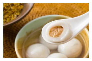 水煮甜汤圆，冬日温馨味蕾享受（传统美食，回味无穷；做法简单，轻松上手；汤圆软糯，口感十足）