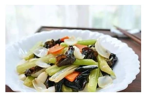 清爽健康，素炒芹菜百合的美味做法（简单易学，轻松搭配，让你轻松享受美食）