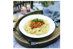 番茄肉酱意大利面＋虾仁＋烤肠