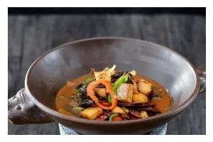 咸鱼烧鲜肉，烹制不失口感的美食（传统佳肴的新搭配，让你品味不同的味道）