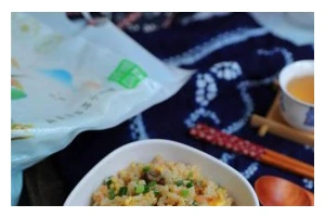 尝试一下以咸鱼蛋炒饭的美味（做法详解，让你轻松拥有美味炒饭）