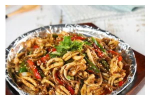 学会做铁板鱿鱼须，轻松制作美味小食（以铁板鱿鱼须为主角的烹饪方法，让你在家也能享受餐厅级别的美味）