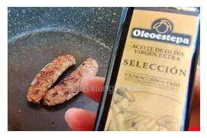 香煎脆皮肠的制作方法（用锅煎出口感鲜美的脆皮肠）