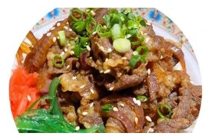 享受美味的日式牛肉丼饭（制作简单又美味的日式牛肉丼饭，快来尝试吧！）