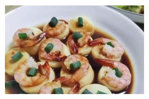 美味佳肴（豆腐、虾仁、蔬菜的完美结合，营养美味又健康）