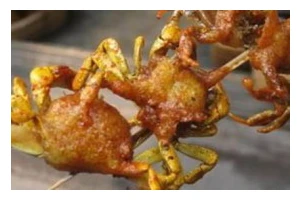 炸出香脆小螃蟹的秘诀（以油炸小螃蟹的做法，让你轻松掌握）