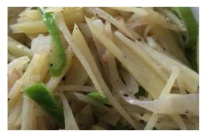 土豆丝炒洋葱丝的制作方法（美味易做，家常下饭菜）