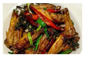 尝遍美味的炸香辣鸡翅（口感香脆，辣爽可口，简单易学）