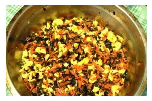 香椿馅蒸饺制作详解（传统美食新口味，营养美味不容错过）