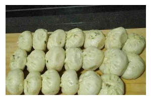 如何制作美味双层双馅包子（传统包子的新变革）