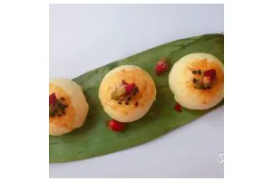 没错，高筋粉也能做蛋黄酥