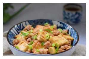 肉末炖豆腐——美味营养的家常菜（传统佳肴，营养丰富，让你健康吃好）