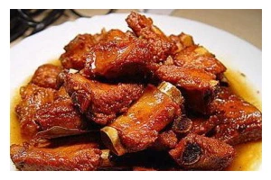 双鲜炖排骨，营养美味又健康（一道家常菜品的制作方法和食用建议）
