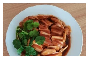 美味可口的蒸芋头（掌握蒸芋头的制作技巧，轻松做出下饭好菜）