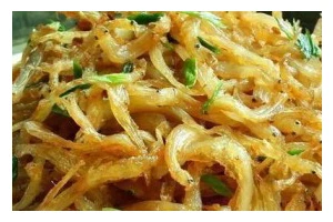 香辣银鱼小菜的制作（辣味鲜香，健康美味）