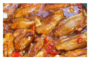 蒜香鸡中翼的做法大揭秘（让你的家庭聚餐更有味道）