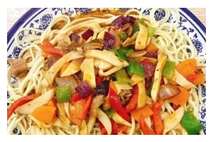 新疆拉条子，美食的代表（探究拉条子的历史和制作技巧）
