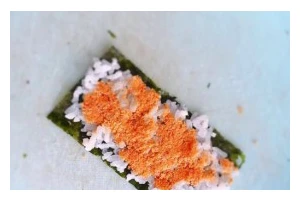 白米饭寿司的制作方法（用新鲜海产品、古老技艺和创意DIY制作美味寿司）