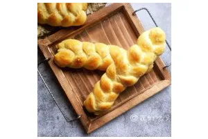 一发的淡奶油辫子面包